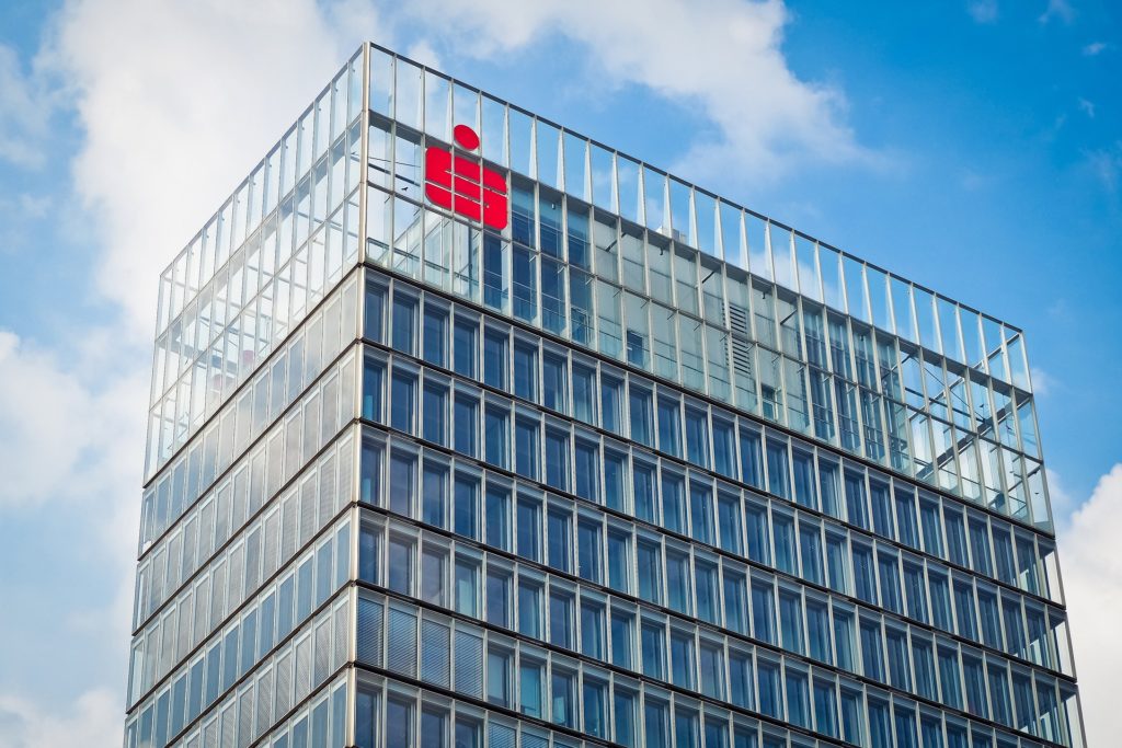 Dürfen Hunde mit in die Sparkasse?